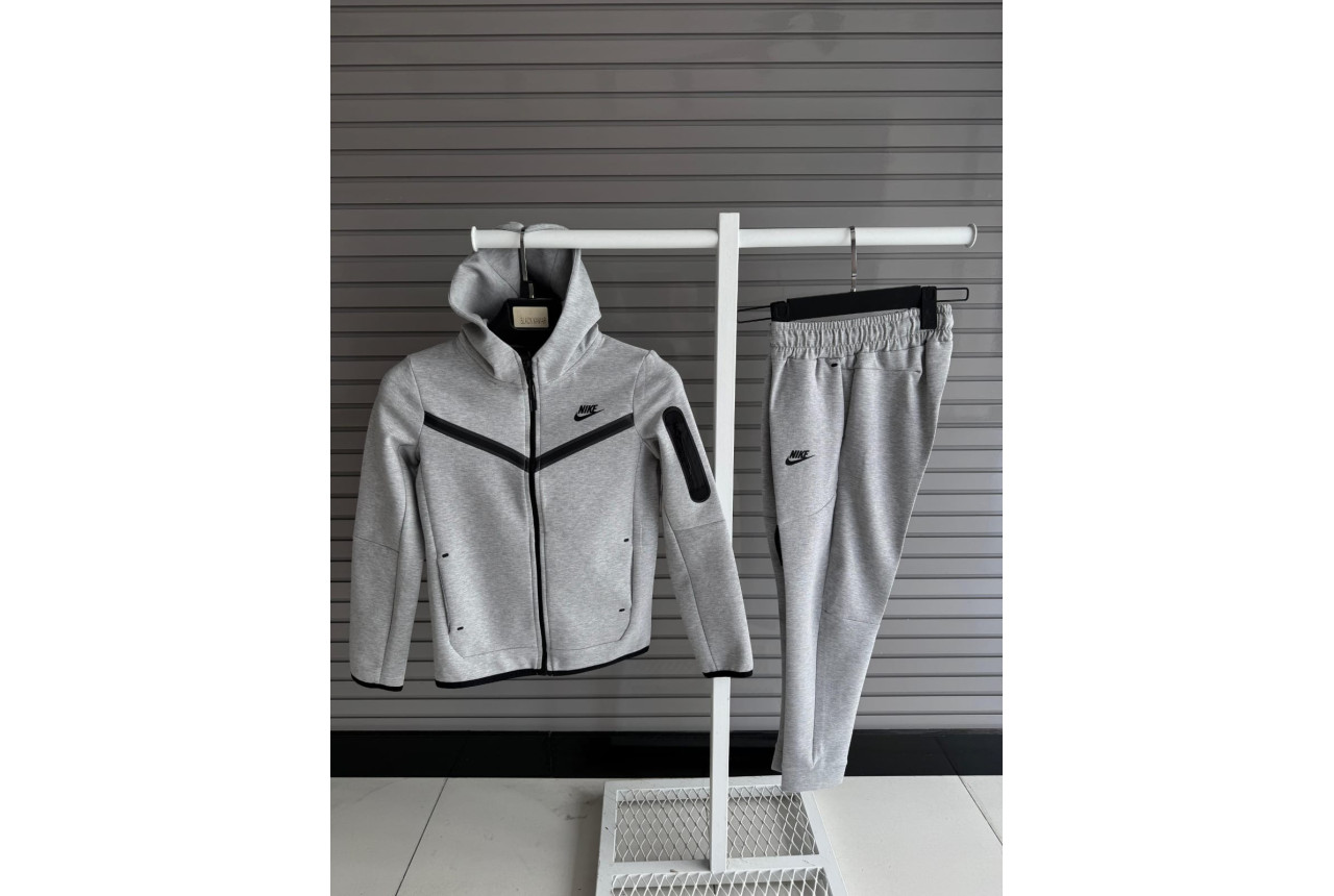 8425 Детски екип Tech Fleece светло сив